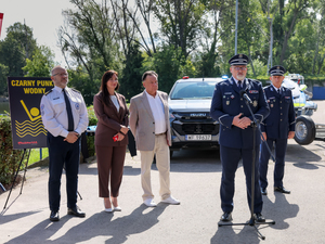 Briefing o bezpieczeństwie nad wodą oraz przekazanie sprzętu służbowego Komendzie Stołecznej Policji