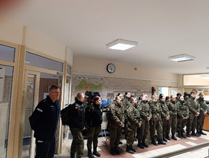 Uczniowie szkoły mundurowej w Komisariacie Rzecznym Policji