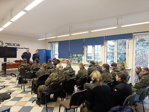 Uczniowie szkoły mundurowej w Komisariacie Rzecznym Policji
