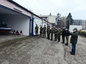 Uczniowie szkoły mundurowej w Komisariacie Rzecznym Policji