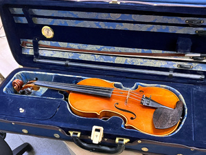 Policjanci odzyskali instrument skradziony skrzypaczce w drodze na koncert