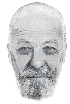 Zdjęcie jest szare, przedstawia twarz mężczyzny w wieku około 60-70 lat z zarostem w postaci brody i wąsów.