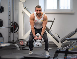 Policyjny siłacz ze stołecznej drogówki