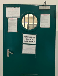 pomieszczenie dla osób zatrzymanych