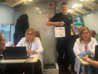 Policjanci oddają krew