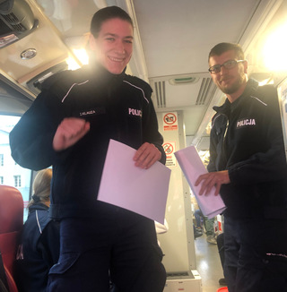 Policjanci oddają krew